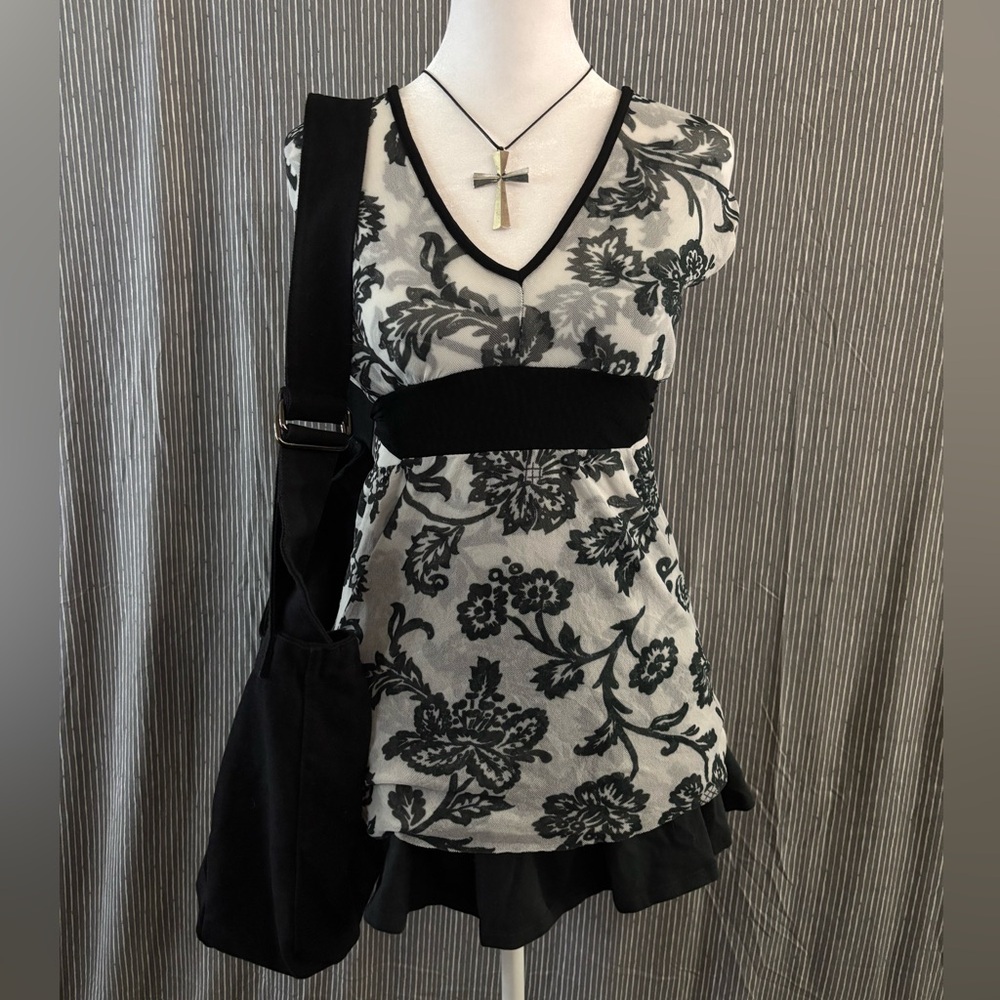 Black and white floral top with tie